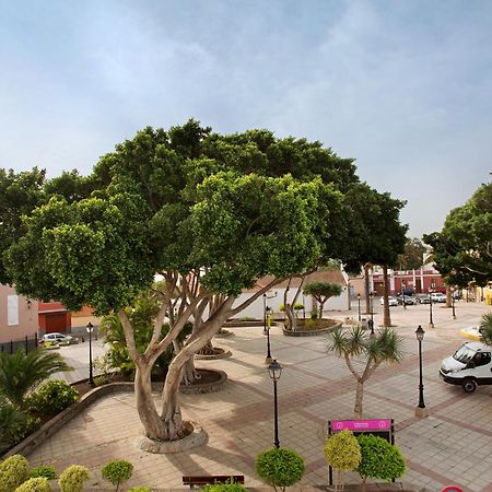 Casa Plaza San Nicolas De Bari Sardina Luaran gambar